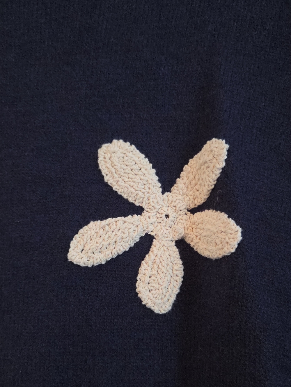 NWOT ADORA NAVY BLUE SWEATER Cream Embroidered Appliques Large - Picture 3 of 8